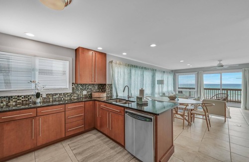 Gulf Pines Casa | Summer Dates Available! Gulf View! Steps from the Sand! 3 Adult Bikes!