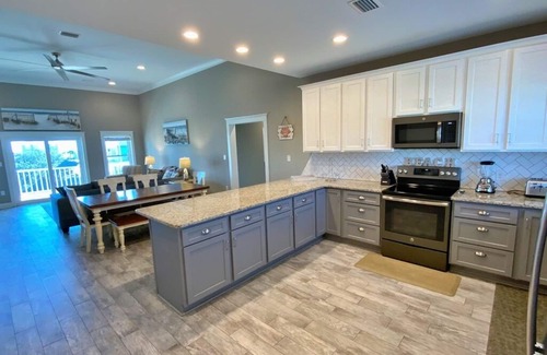 Morgantown Casa | Morgantown w/ Pools and Tennis!