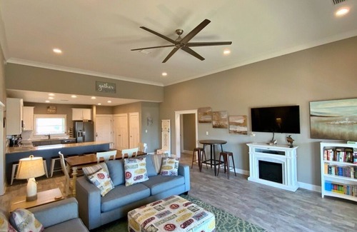 Morgantown Casa | Morgantown w/ Pools and Tennis!