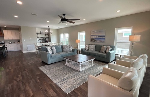 Morgantown Casa | Reduced rates for all of August! Spectacular 2nd tier w/ great views!