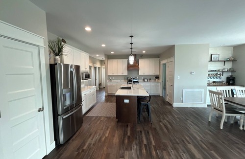 Morgantown Casa | Reduced rates for all of August! Spectacular 2nd tier w/ great views!