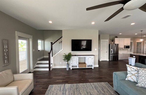 Morgantown Casa | Reduced rates for all of August! Spectacular 2nd tier w/ great views!