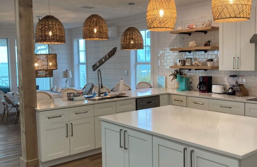 Great Guana Cay Casa | Fall Discount! Luxury Waterfront 6BR home, infinity pool, boat dock, kayak