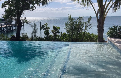 Great Guana Cay Casa | Fall Discount! Luxury Waterfront 6BR home, infinity pool, boat dock, kayak
