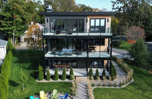 Benton Harbor Casa | Fall discount. Lake views, Hot tub, Fire pit