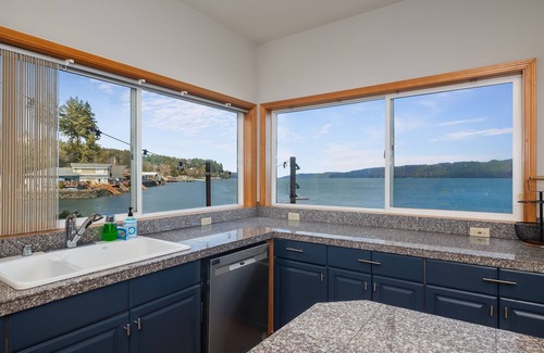 Hoodsport Casa | FALL Discounted Prices | Private Beach | Kayak | EV Chargers