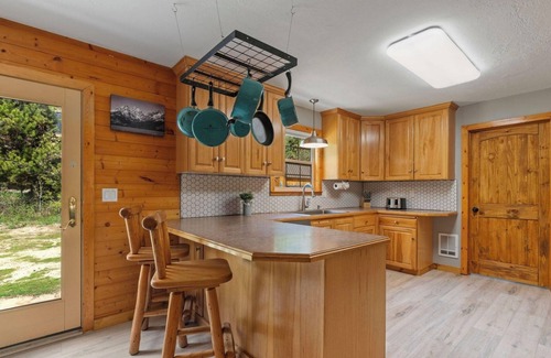 Alpine Northeast Cabina | Fall Escape in Alpine, Gateway to GTNP & YNP, 40 Minutes To Jackson Hole