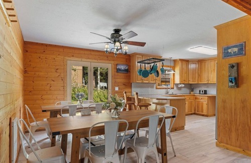 Alpine Northeast Cabina | Fall Escape in Alpine, Gateway to GTNP & YNP, 40 Minutes To Jackson Hole