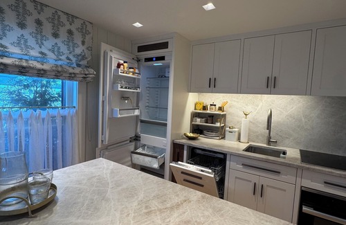 Ocean Grove Casa | Fall escape to Seaside Cottage blocks from the beach in Ocean Grove. Sleeps 2