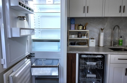 Ocean Grove Casa | Fall escape to Seaside Cottage blocks from the beach in Ocean Grove. Sleeps 2