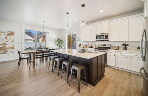 Orem Casa | Fall Family Retreat with Custom Sauna Theatre Lux MTN Spa Pool and Poker tables Stocked Kitchen and MORE