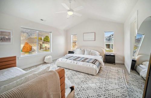 Orem Casa | Fall Family Retreat with Custom Sauna Theatre Lux MTN Spa Pool and Poker tables Stocked Kitchen and MORE