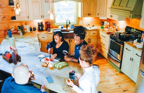 Blue Ridge Cabina | Fall Family Vacation | Arcade, Theater, Hot Tub, 4 Kings Aska Adventure Area