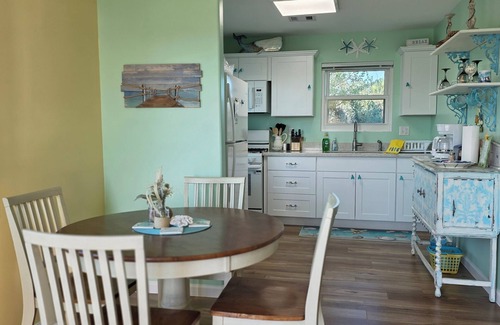 Dickinson Casa | Fall Fishing Getaway in San Leon- Don’t Miss Out! Waterfront Pier w/Boat Slip🎣