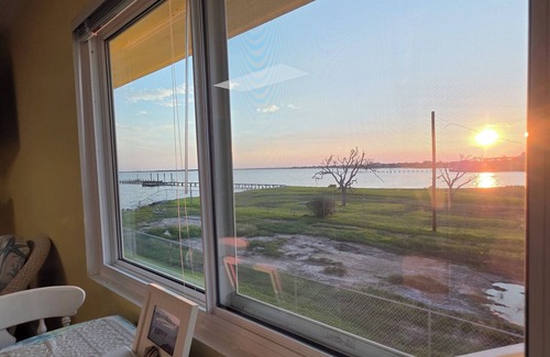 Dickinson Casa | Fall Fishing Getaway in San Leon- Don’t Miss Out! Waterfront Pier w/Boat Slip🎣