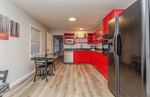 Asheboro Casa | Fall Fling - Adventure Lodge-Gameroom, Fire Ring, NC ZOO