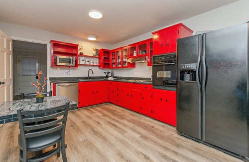 Asheboro Casa | Fall Fling - Adventure Lodge-Gameroom, Fire Ring, NC ZOO