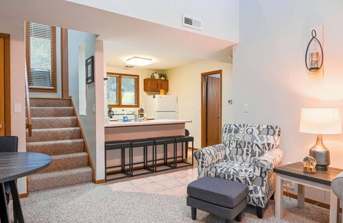 The Galena Territory Condominio | Fall Foliage Golf Course View - King Beds - Fireplace - Near Scenic Trails- Pool
