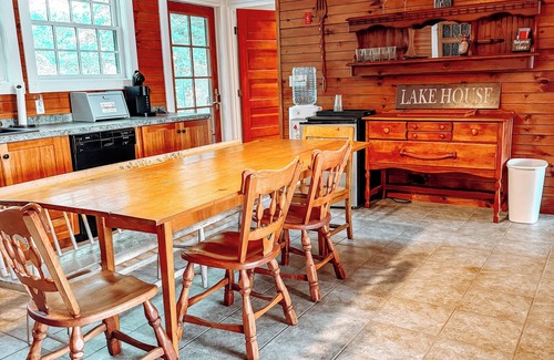 Pine River Pond Casa | 🍁 Fall Foliage Lake Escape-💦Hot Tub🌅Views🔥Firepit 🏔️ Hiking,ATV, Snow Trails ❄️