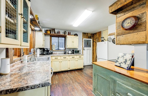 Franklin Cabina | Cabin on Ledford Branch w/ Waterfall + Wading Pool