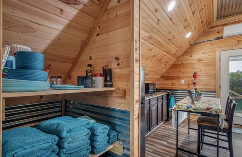 Bryant Casa | Fall Foliage Retreat: Hot Tub, Kayaks & Pond Deck