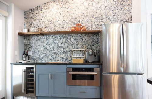 Lansing Casa | Stunning Sunsets, Fall Foliage, Gorge Hikes in a Contemporary Lakefront 3BR/3BA