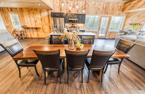 Unaka Cabina | POOL, Views, Outdoor fireplace & Hot Tub, Outdoor Kitchen and more!