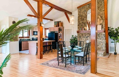 Fairfield Casa | Fall Foliage Views + Hot Tub Escape near WLU & VMI at Sunrise Ridge