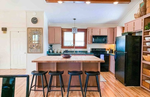 Fairfield Casa | Fall Foliage Views + Hot Tub Escape near WLU & VMI at Sunrise Ridge