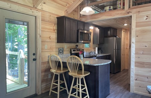 Butler Cabina | Fall for Lakefront Bear Cub Cabin on Watauga Lake