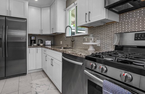Van Nuys Casa | Take a Dip in Our Pool Oasis + Dog Ok