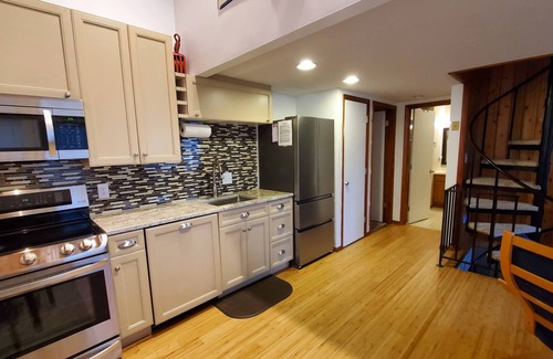 Thayerville Condominio | Summer Fun at our Centrally Located Lake View Condo that sleeps 6!