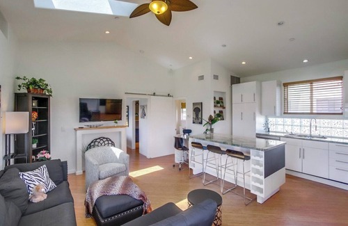 Bay Park Cabaña | Fall fun at Safari Bay Hideaway-pet friendly yard!