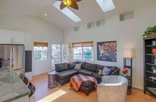 Bay Park Cabaña | Fall fun at Safari Bay Hideaway-pet friendly yard!