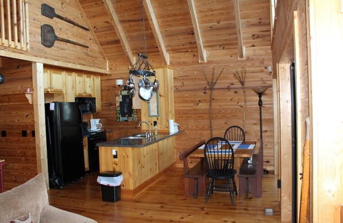 Seneca Cabina | ¡Diversión de otoño en la cabaña! Conveniente para el lago Keowee y Clemson