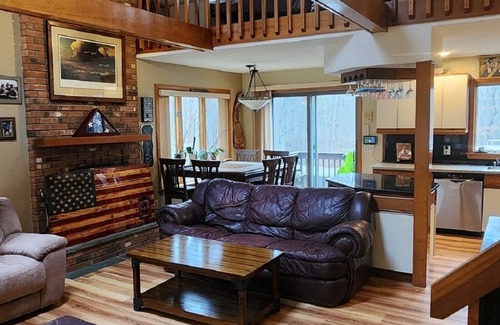 Glasgo Casa | FALL FUN HUB! MYSTIC CT, FOXWOODS, Clydes Cider Mill! Beautiful location!