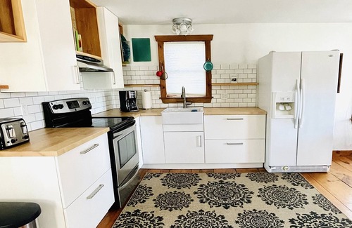 East Harwich Casa | Beautiful Pet-friendly home-short drive to Red River Beach!