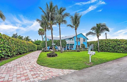 Fort Pierce Shores Casa | Fall Getaway Specials | Surfside Beachfront Escape