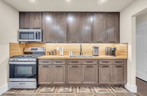 Tallman Casa | Luxury Retreat | Hot Tub, Fire Pit & Game Room