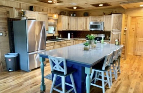Jefferson Casa | FALL!!! HOT TUB!! FIRE PIT! Getaway at this Epic Waterfront Home!!