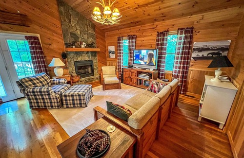 Jefferson Cabina | Fall in Love Again at Edelweiss This Sept in the Carolina Mountains