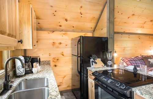 Pittman Center Cabina | Fall in Love at Sunset Studio - Private and Relaxing