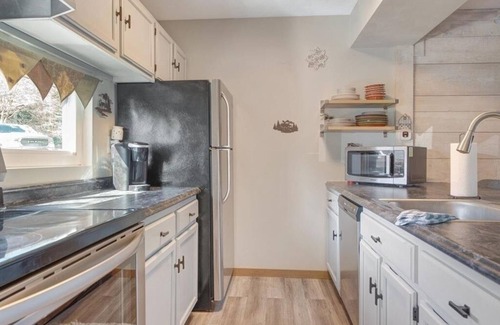 Hidden Valley Casa | Fall in the Laurel Highlands. Family sized townhouse, close to local fun.