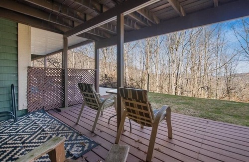 Hidden Valley Casa | Fall in the Laurel Highlands. Family sized townhouse, close to local fun.