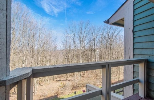 Hidden Valley Casa | Fall in the Laurel Highlands. Family sized townhouse, close to local fun.