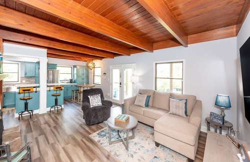 Loudon Casa | Dog Friendly | Firepit | Sunroom | Public Boat Launch | Close to Downtown Loudon & Marina