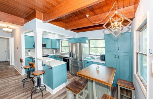 Loudon Casa | Dog Friendly | Firepit | Sunroom | Public Boat Launch | Close to Downtown Loudon & Marina