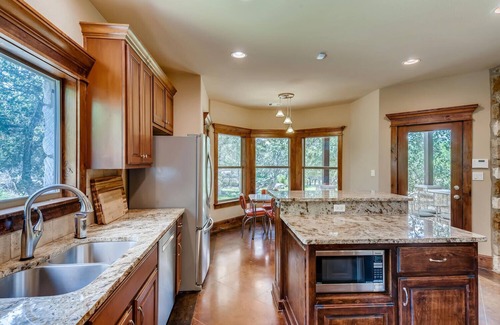 Austin Casa | Now Oct 31, 2025, 10% of all stays be donated to trusted flood relief efforts!