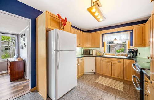 Little Sturgeon Casa | Lake Front Getaway! Dogs, Fire Pit & Deck