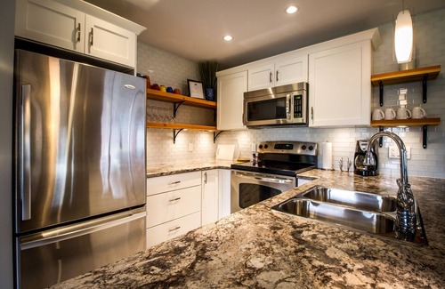 Revelstoke Casa | Fall Line Guesthouse | 4 Bedroom - 2 Bathroom - Hot Tub - Downtown